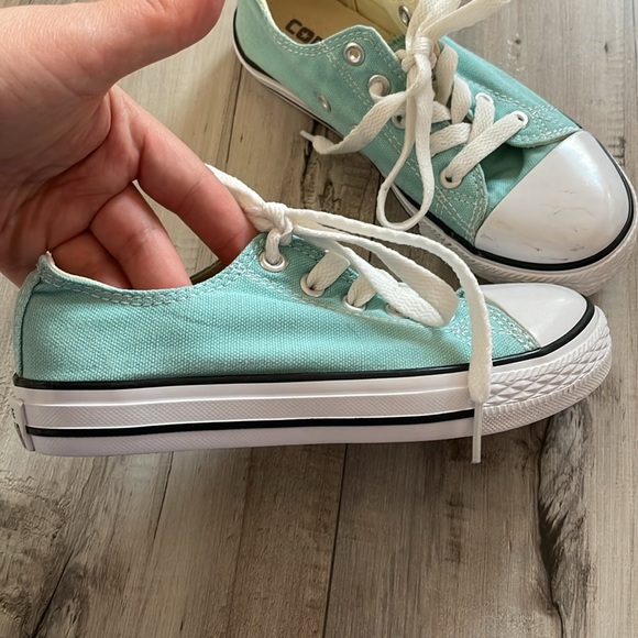 EUC Converse All Star Kids Sneakers Size 3 - Picture 2 of 9